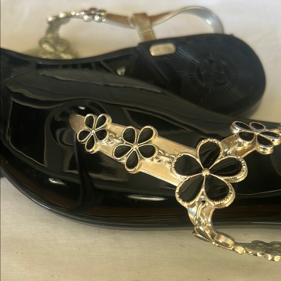 Source Unknown Black and Gold Sandals with Elegant Metallic Accents #200 - Picture 9 of 9